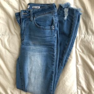 light washed high wasted skinny jean!